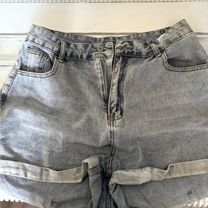 Thrift find mom shorts, size large. Stretchy and high rise, summer find